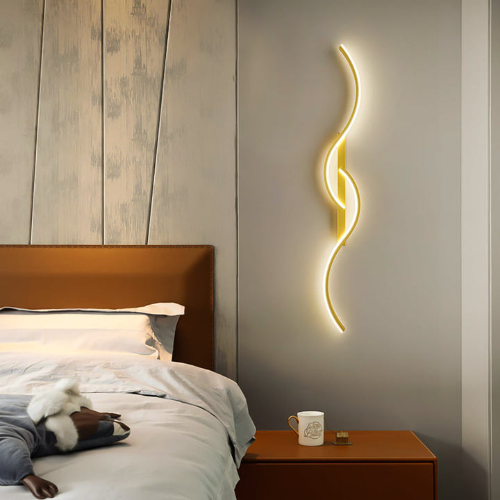 AURORA™ Golden Wavy Wandleuchte