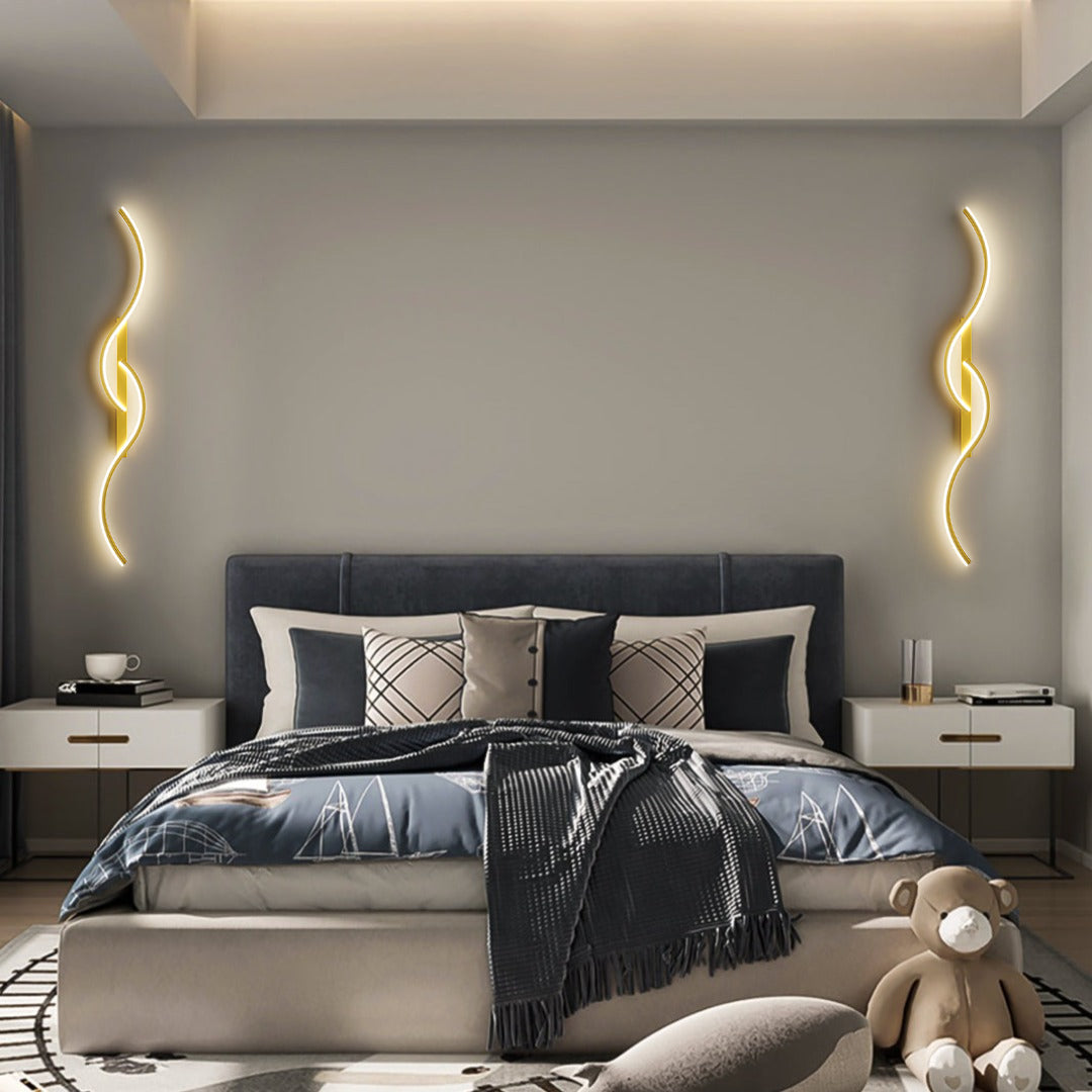 AURORA™ Golden Wavy Wandleuchte